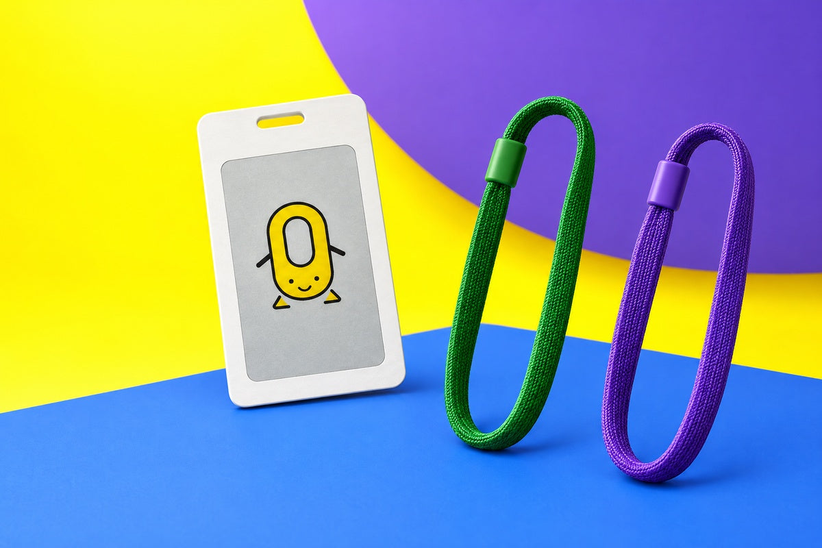 Colourful digital-style AI package illustration: one Loopi Plus with the yellow Loopi Pet and two carrying straps in total, green and purple. Accessory colours are examples.